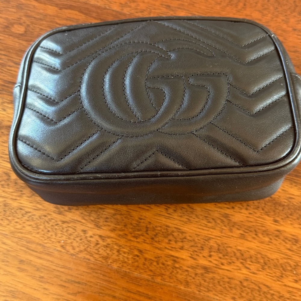 Gucci Black Quilted Leather Bag with Gold Logo - Picture 2 of 5